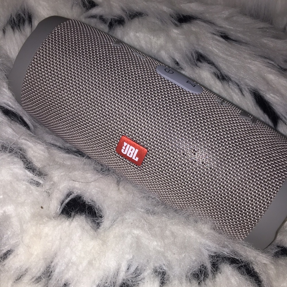 Jbl charge 3 blue tooth speaker supreme quality